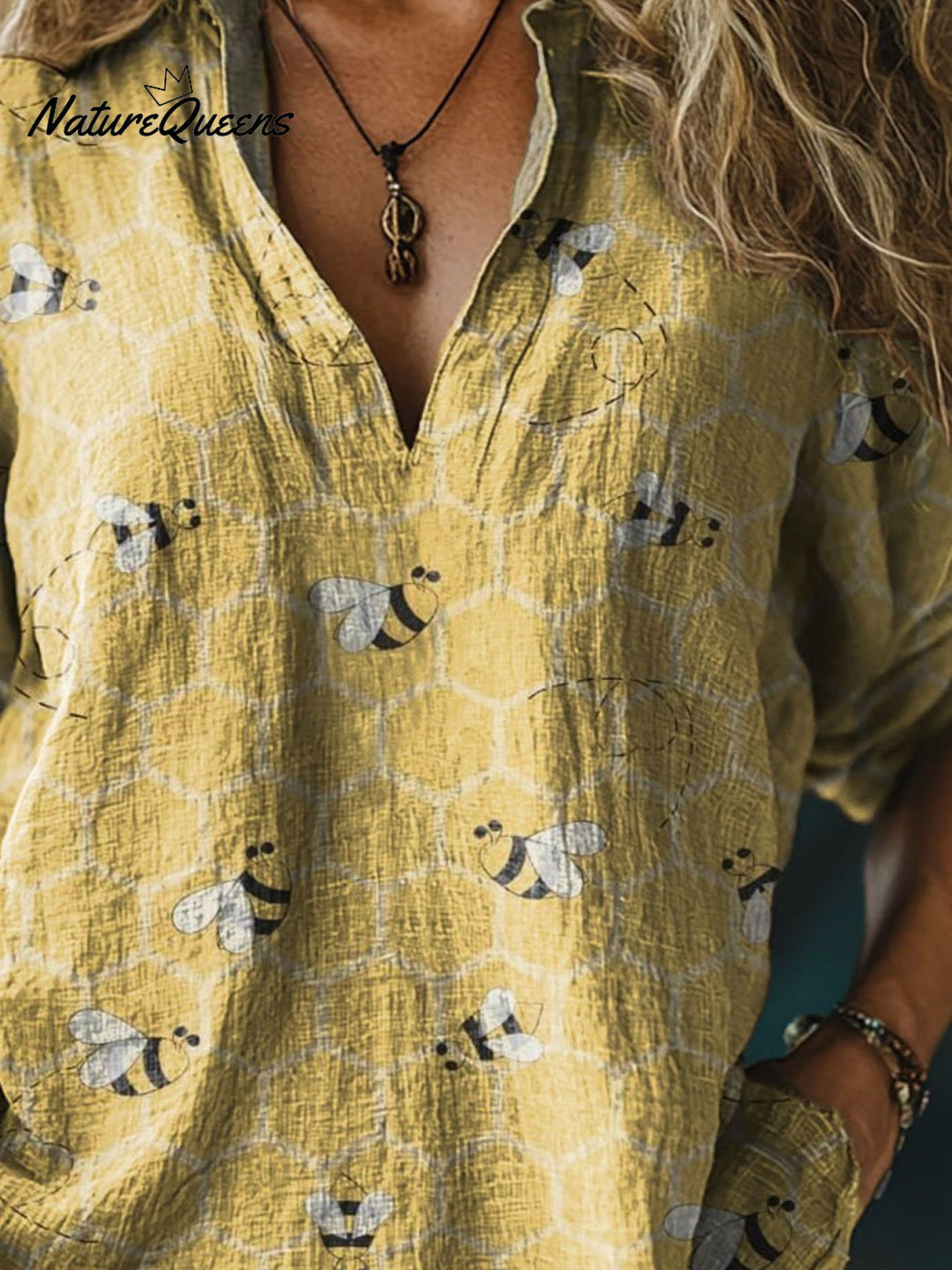 Women's Lovely Bee Art Print Casual Linen V-neck Shirt